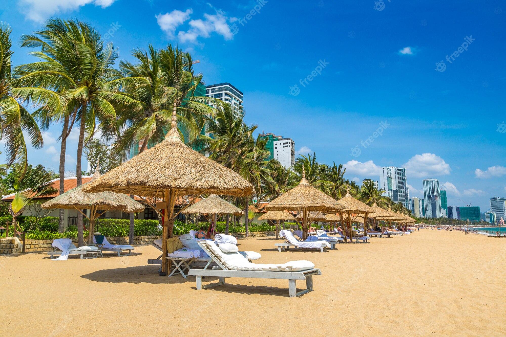 2000x1333 Premium Photo. Beach at nha trang, vietnam