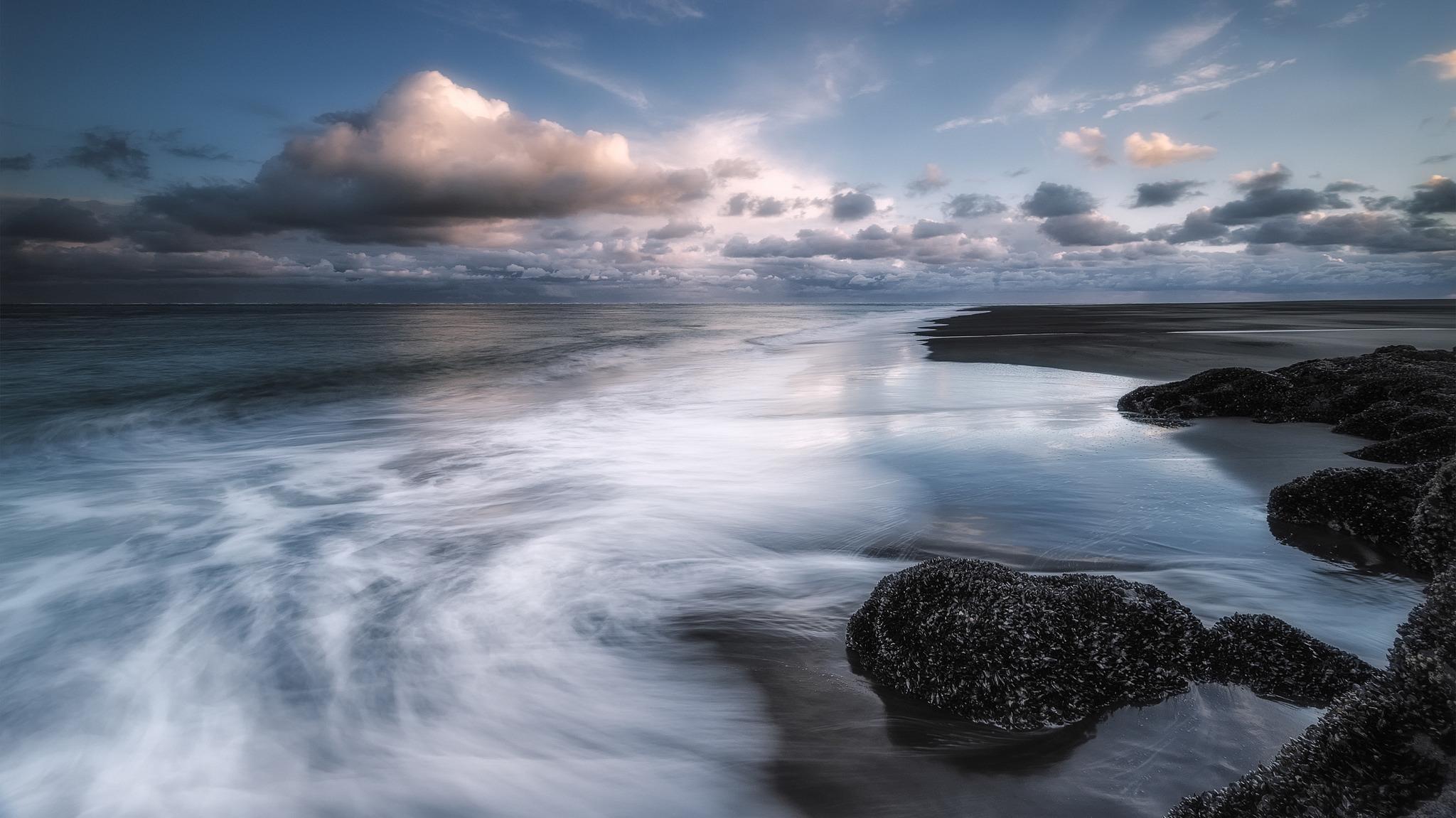 2048x1151 Beach HD Wallpaper