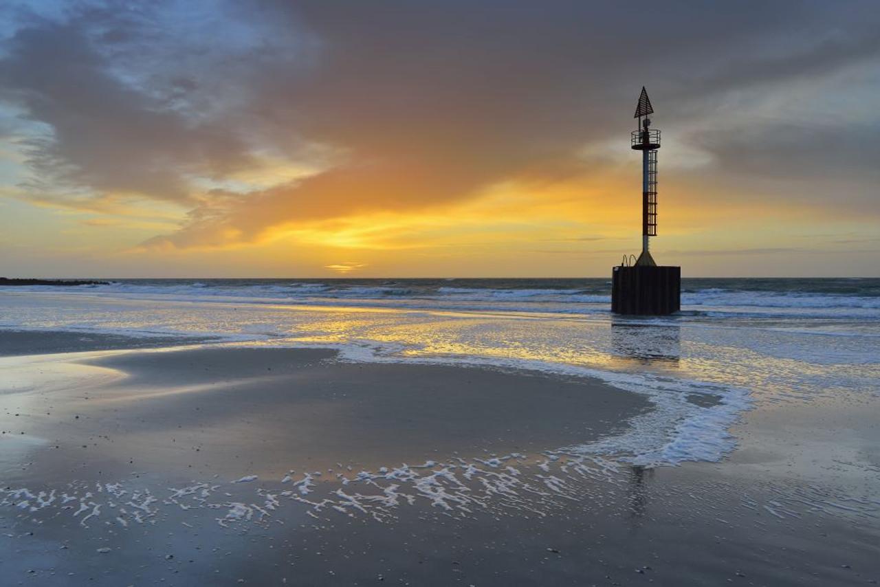 1280x854 Sky at sunrise reflected on North Sea