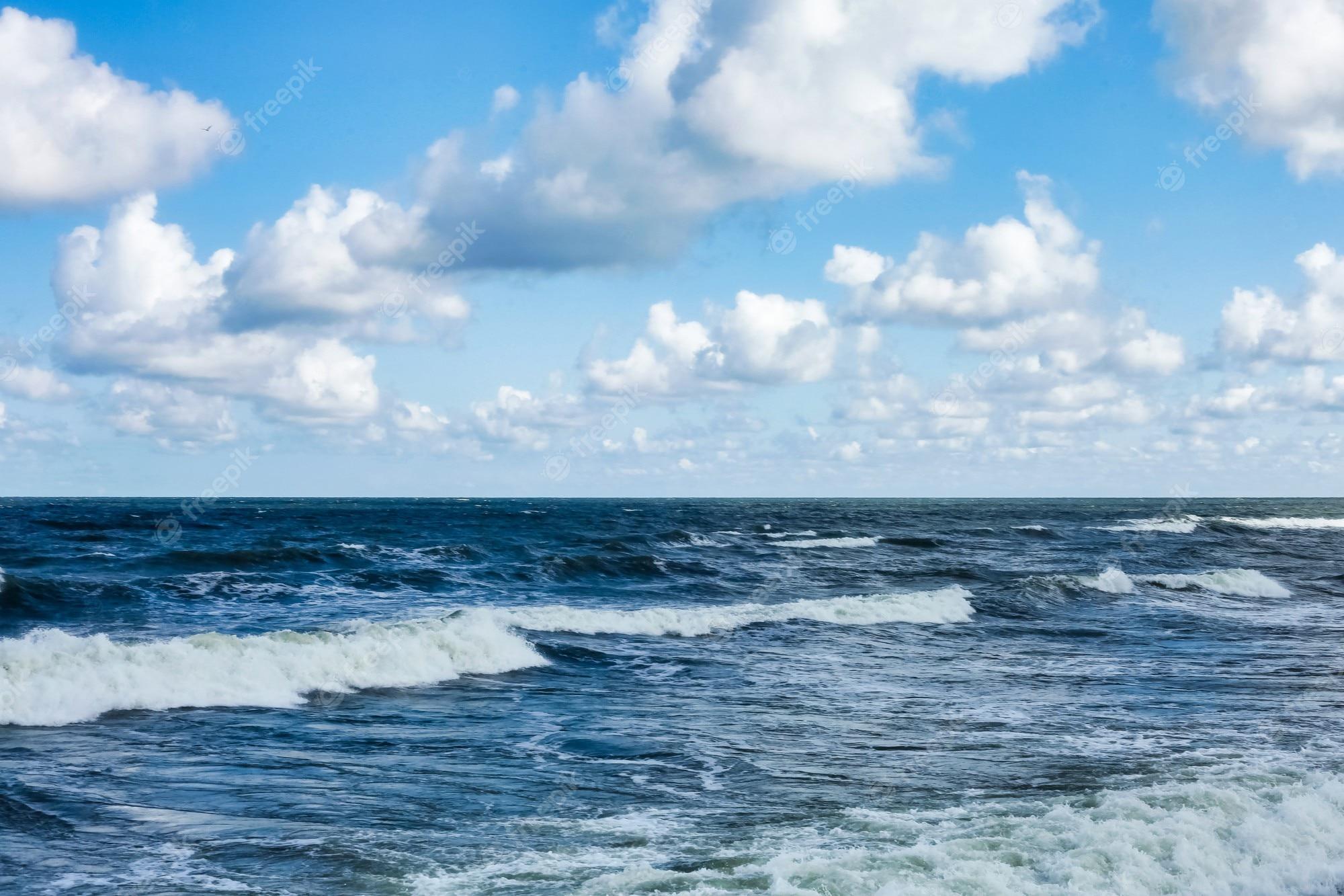 2000x1333 Atmospheric scenery dramatic baltic sea