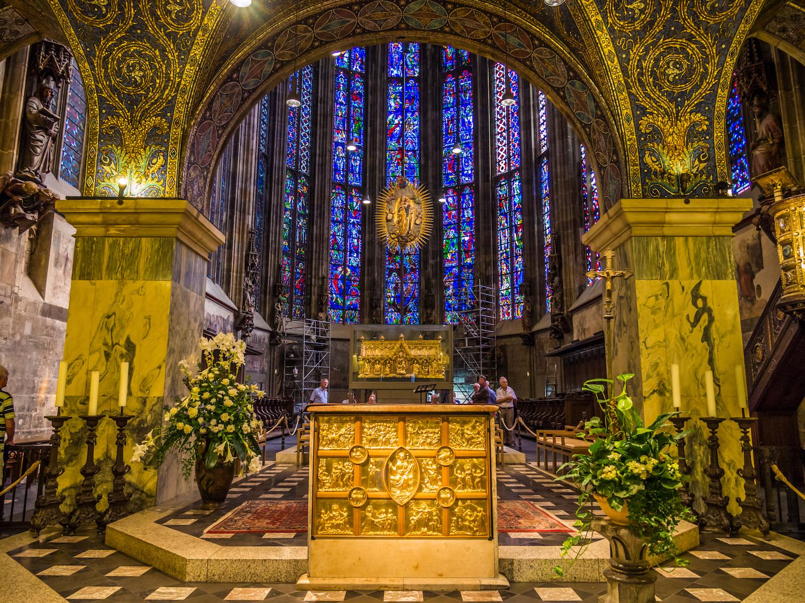 1600x1200 Aachen Cathedral: The Astonishing