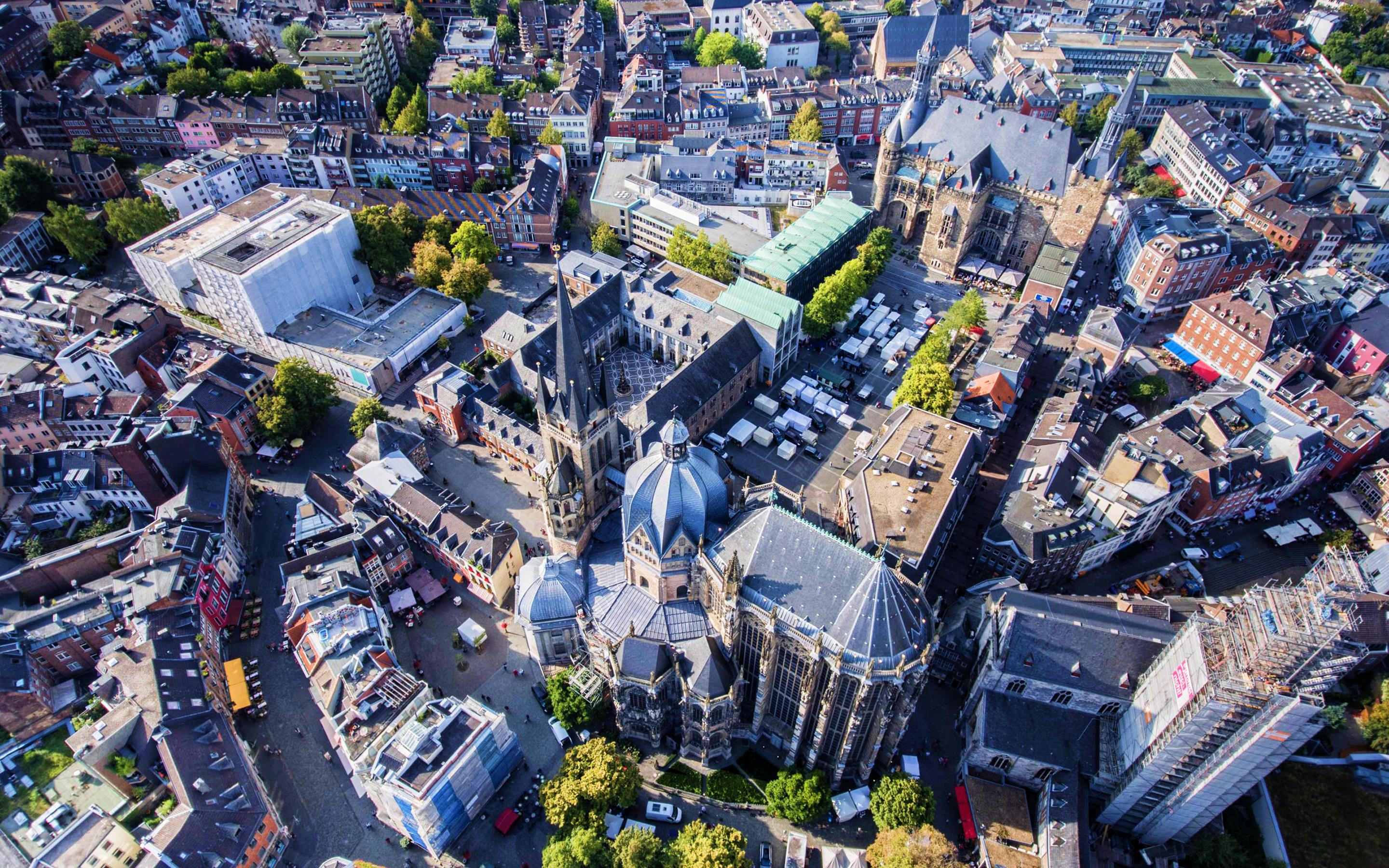2880x1800 Download wallpaper Aachen, view