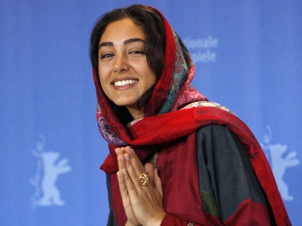 1024x768 Iranian actress exiled for posing nude