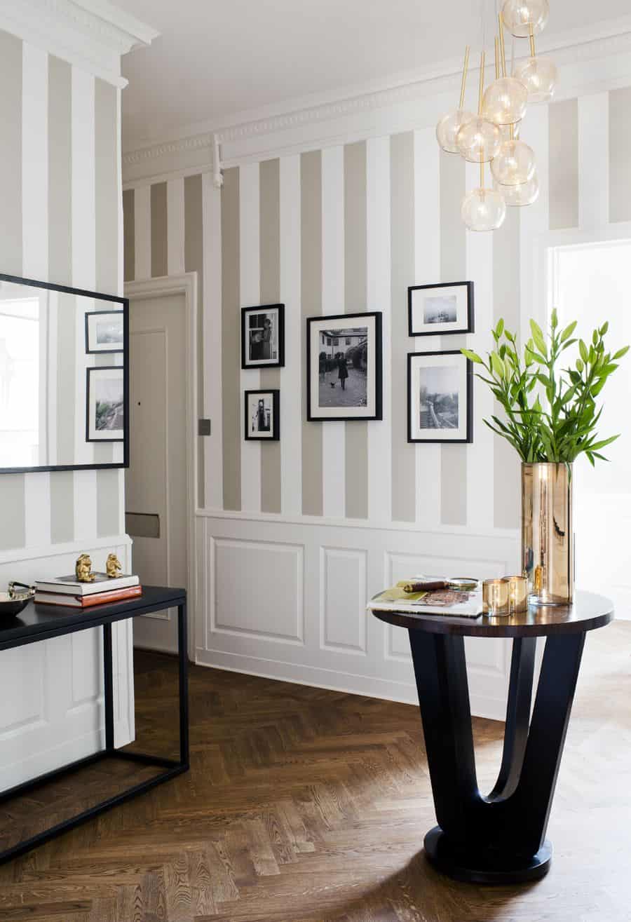 900x1315 Wallpapered Foyers For An Elegant