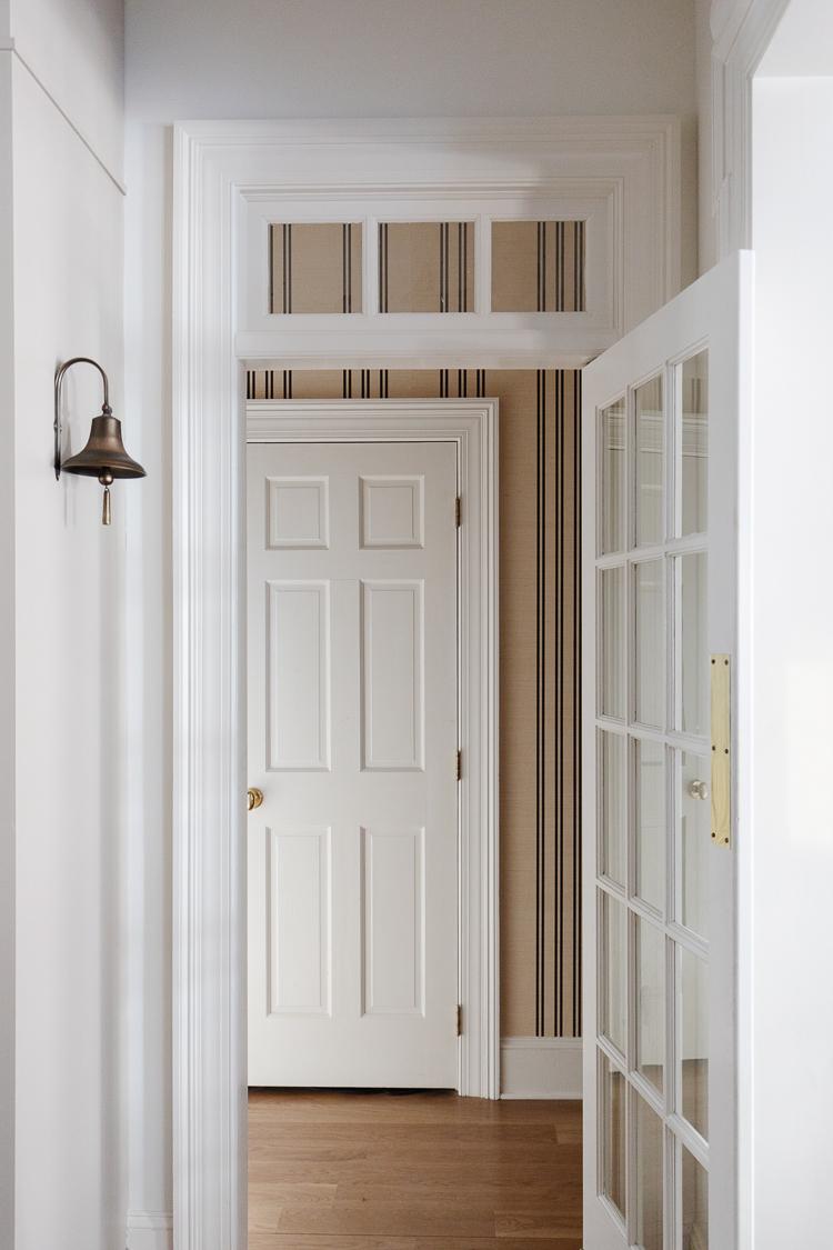 750x1125 Why I love grasscloth wallpaper