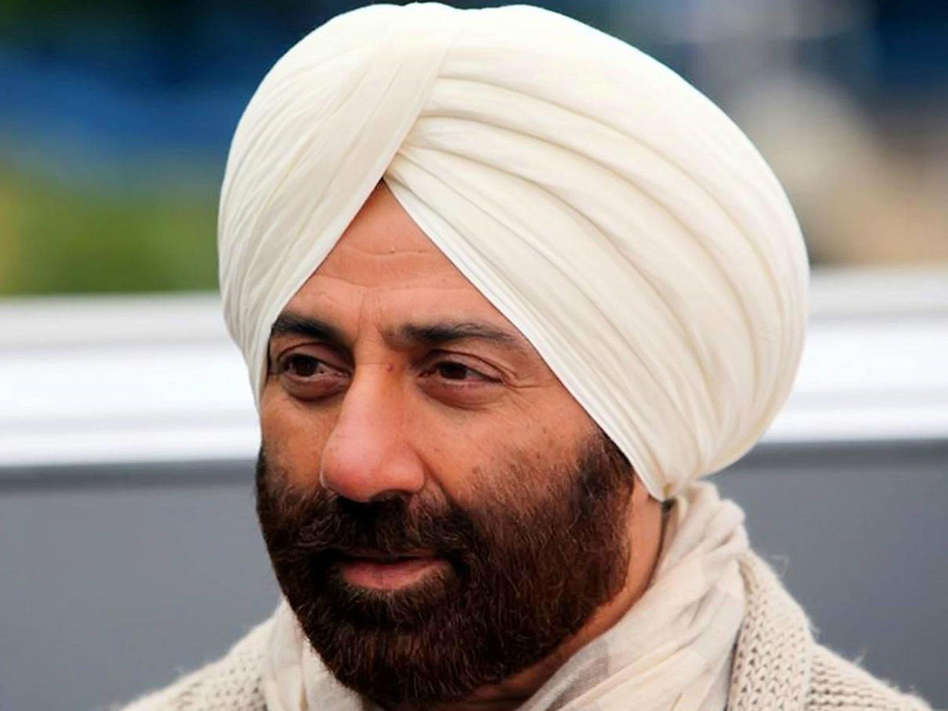 1920x1440 Sunny Deol In White Turban HD Wallpaper