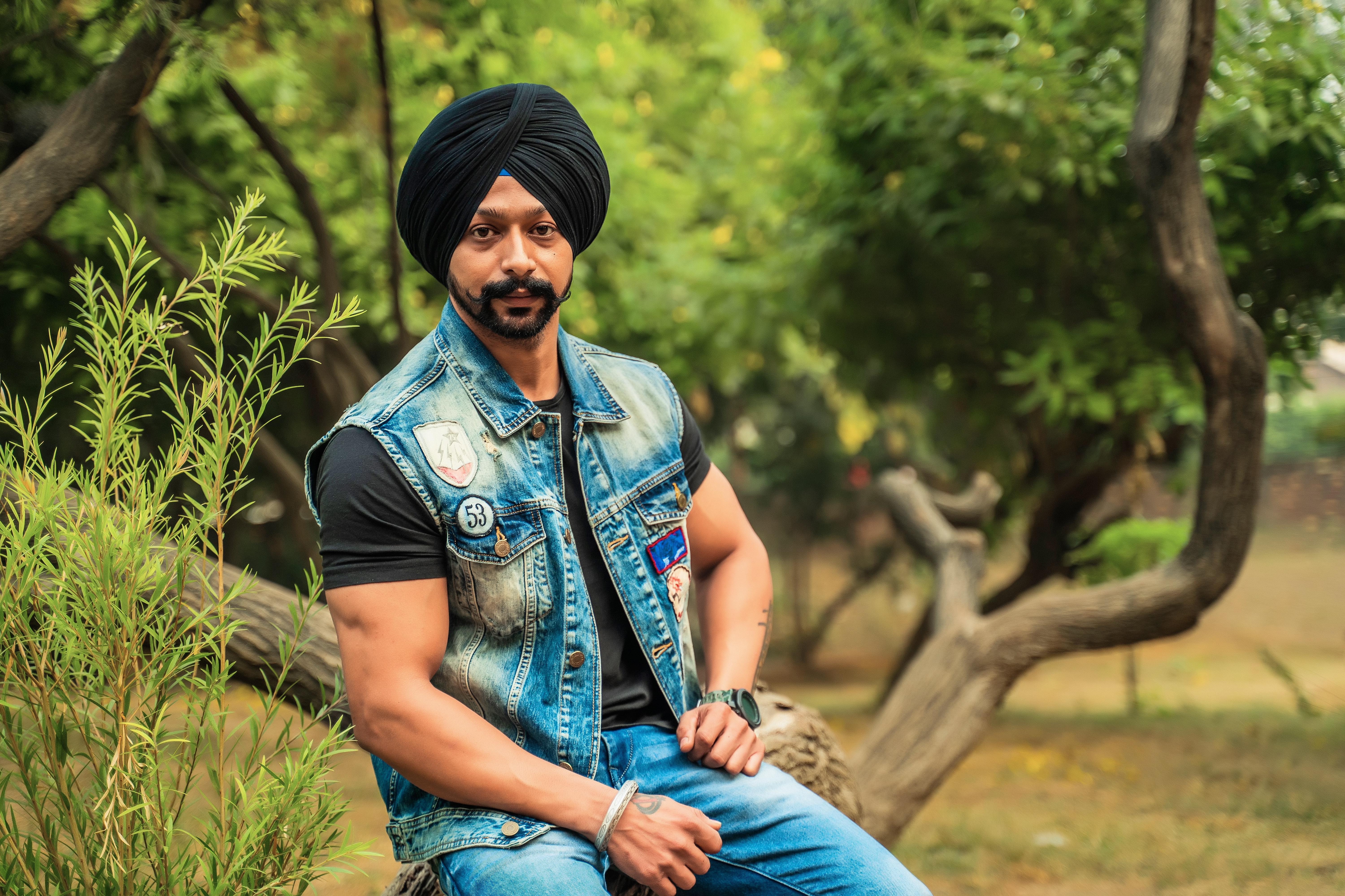 6000x4000 Positive man in traditional turban