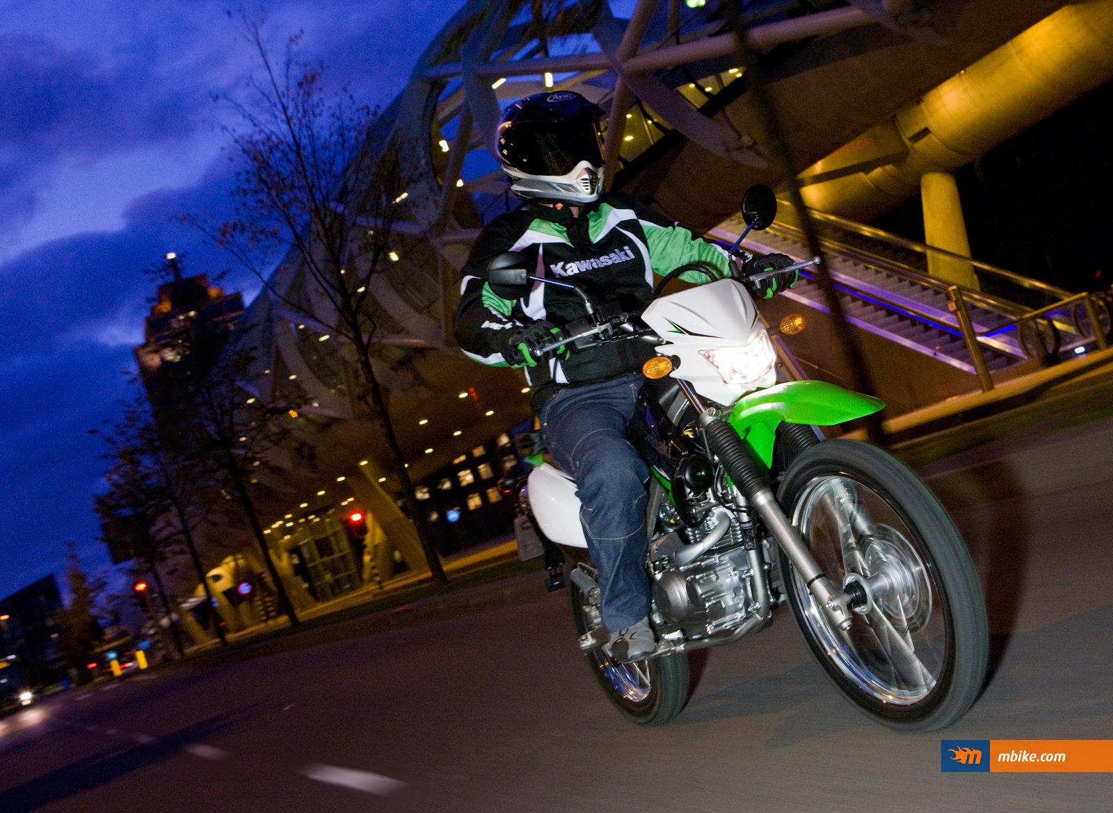 1600x1170 Kawasaki KLX 125 Wallpaper
