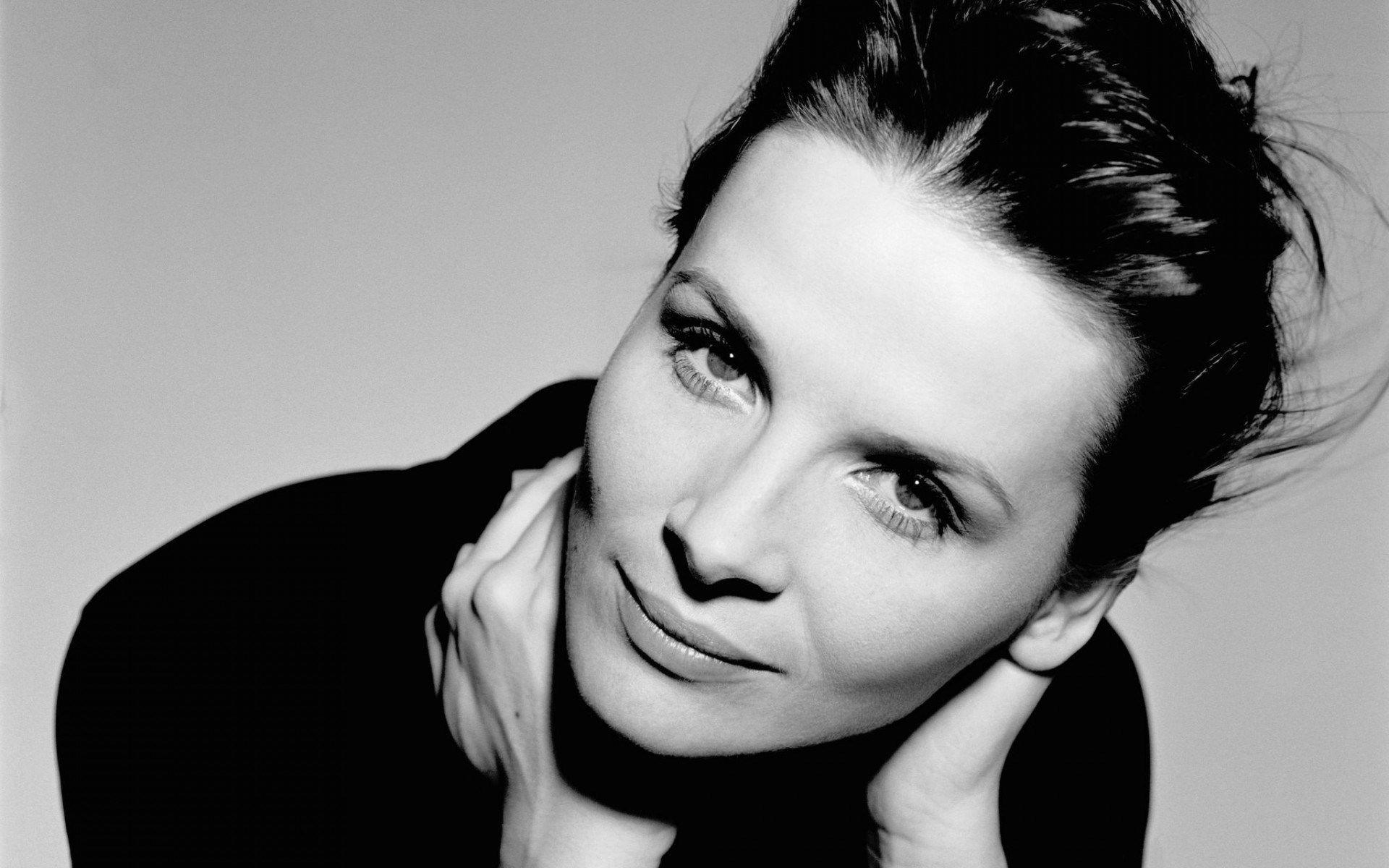 1920x1200 Juliette Binoche French Actress Artist Dancer Girl wallpaper