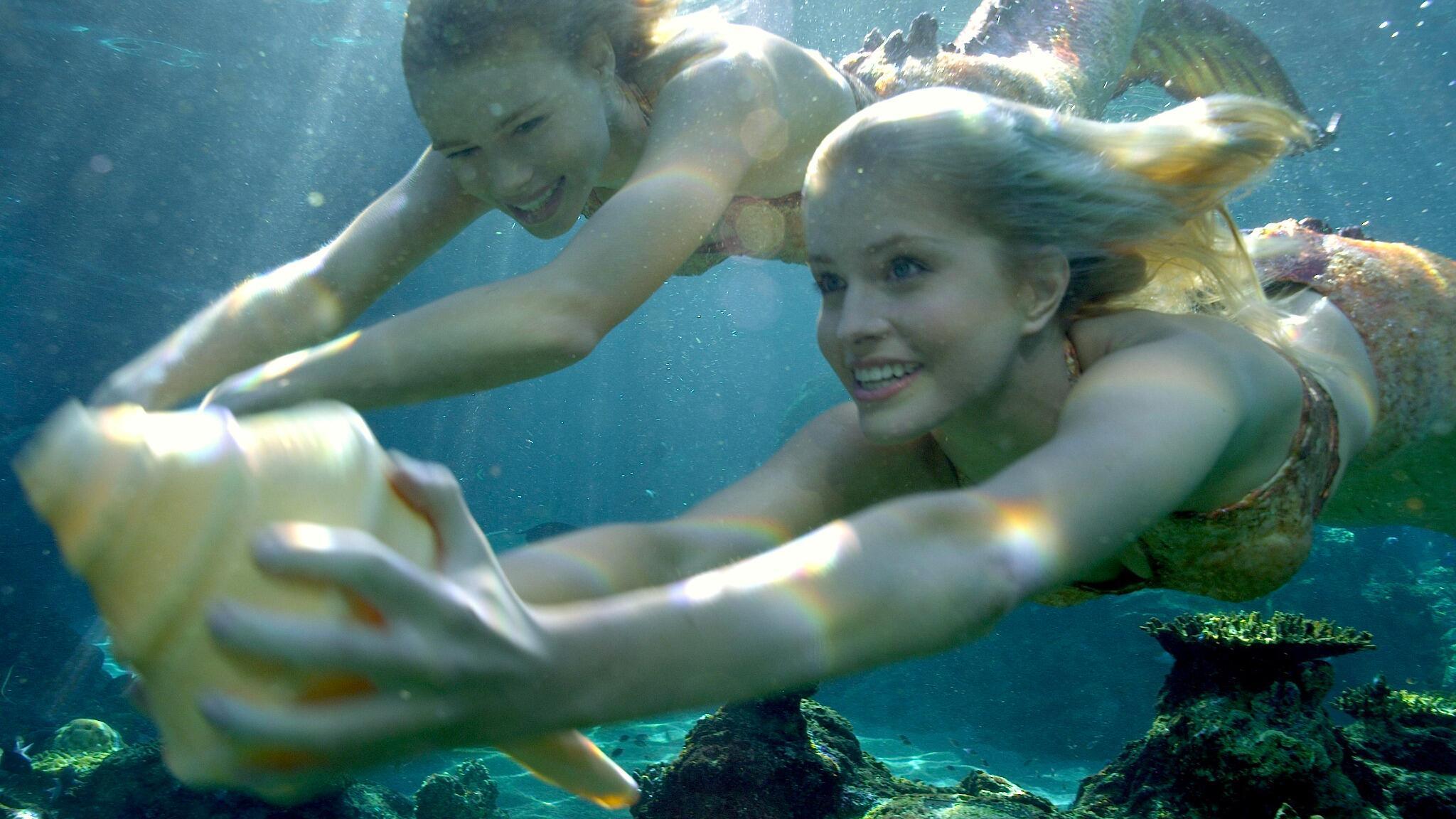 2048x1152 Mako Mermaids