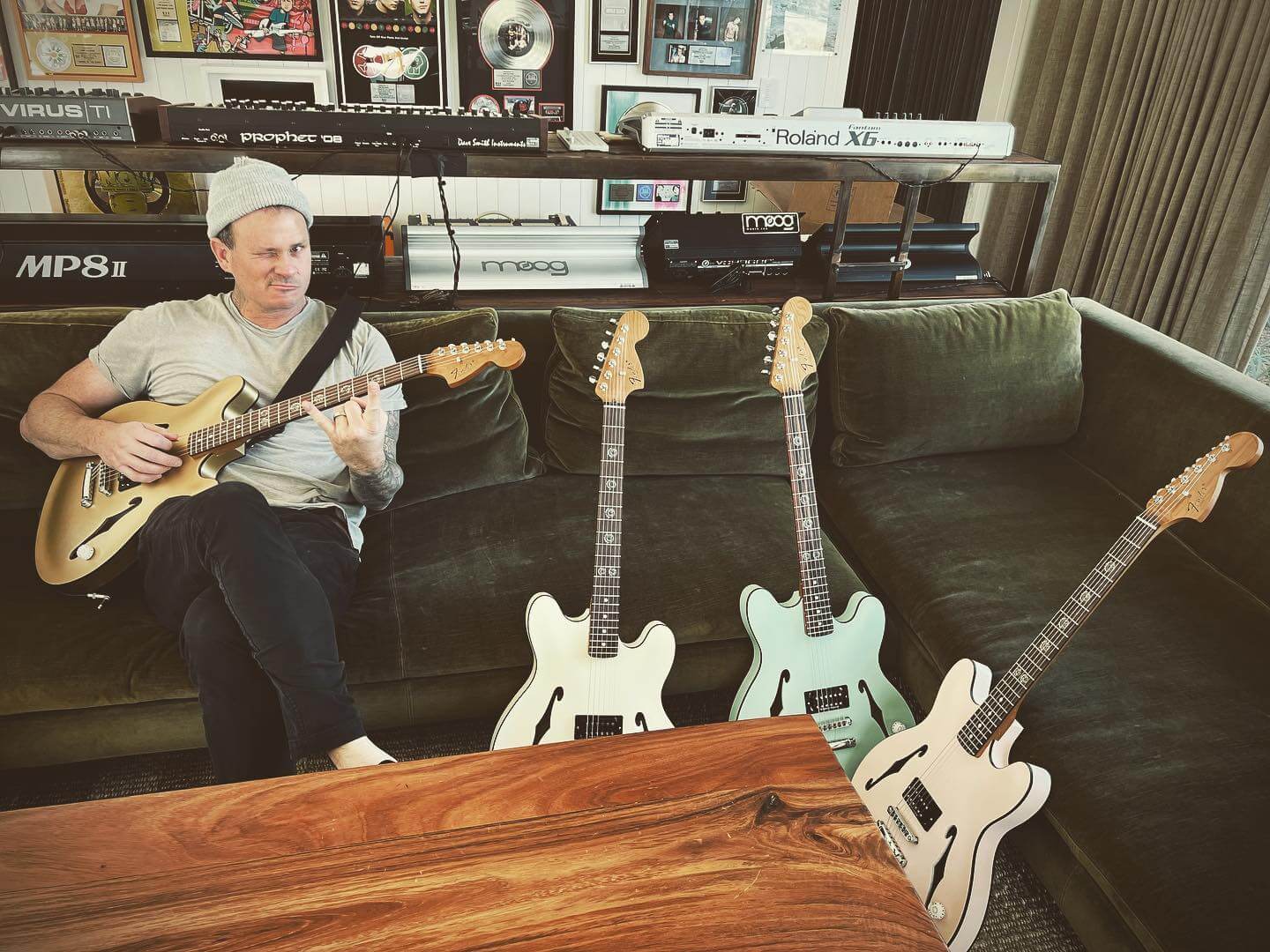 1440x1080 New Fender Starcaster Blink 182 Guitar