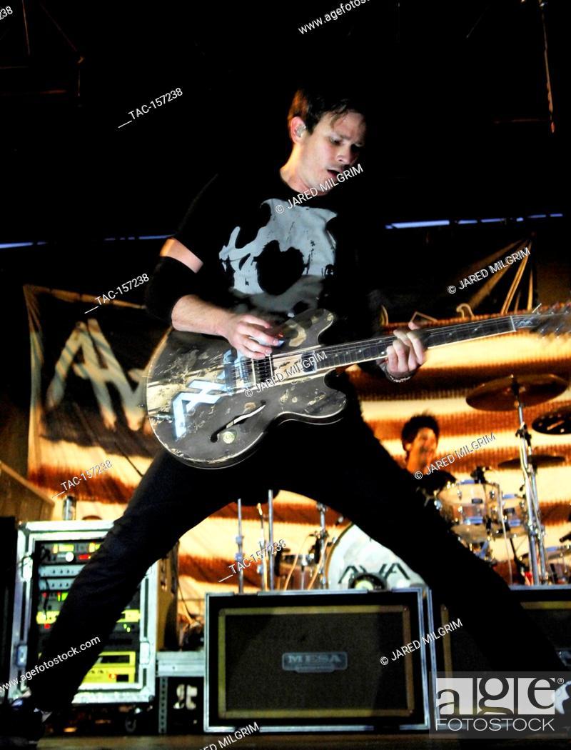 800x1050 Tom Delonge of Angels and Airwaves