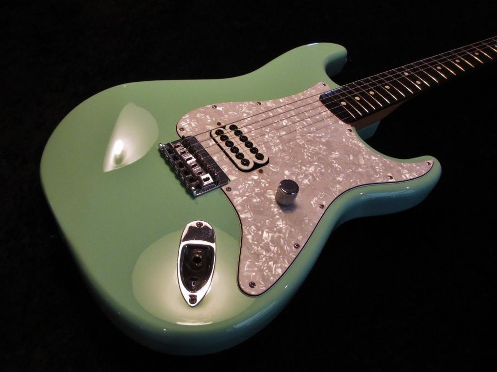 1024x768 Tom DeLonge Stratocaster Repaint