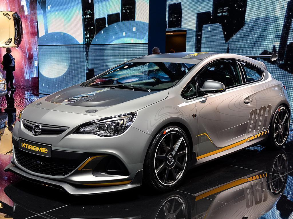 1024x768 Vauxhall Astra VXR Extreme. The Road