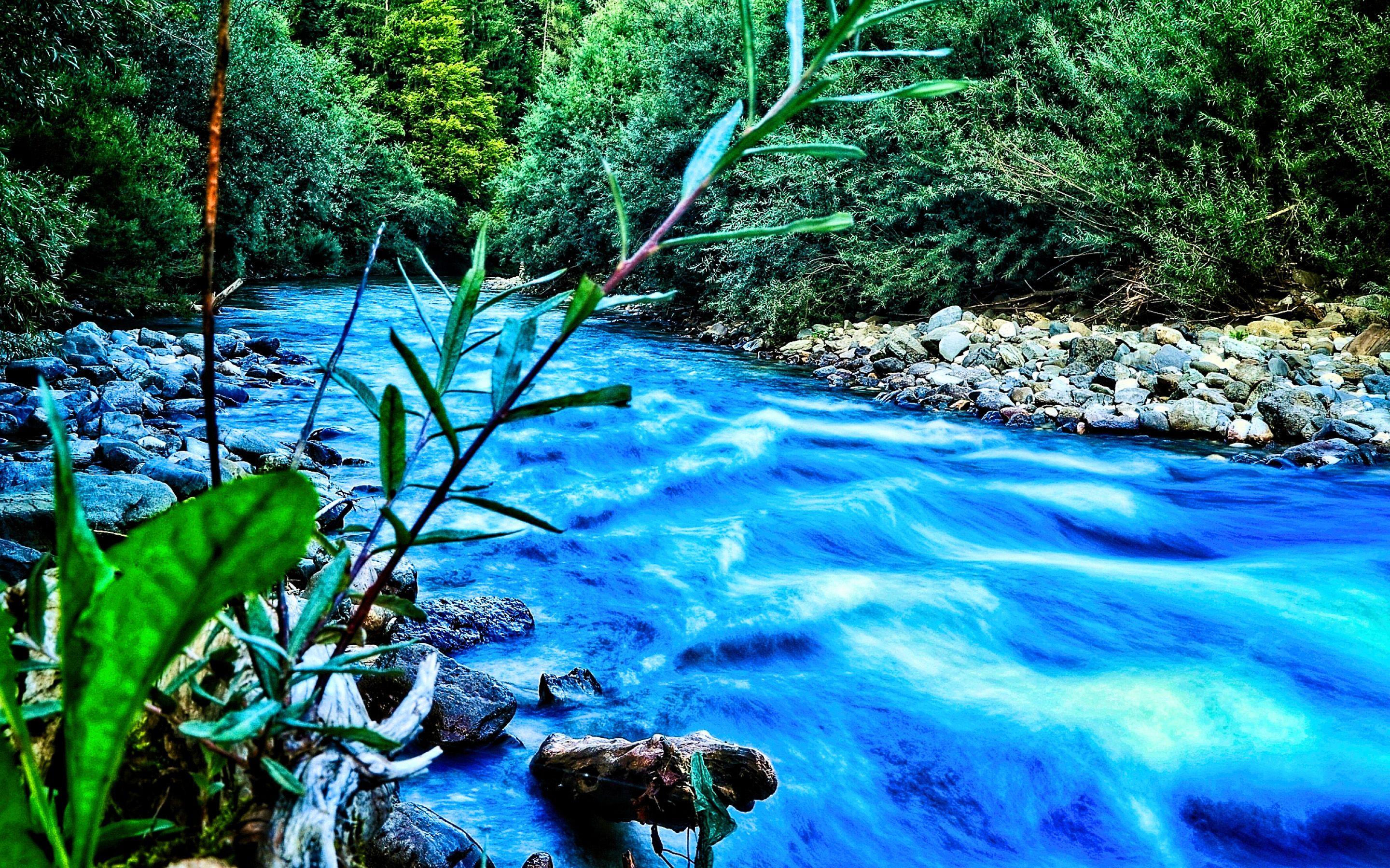 2880x1800 Fast River Wallpaper