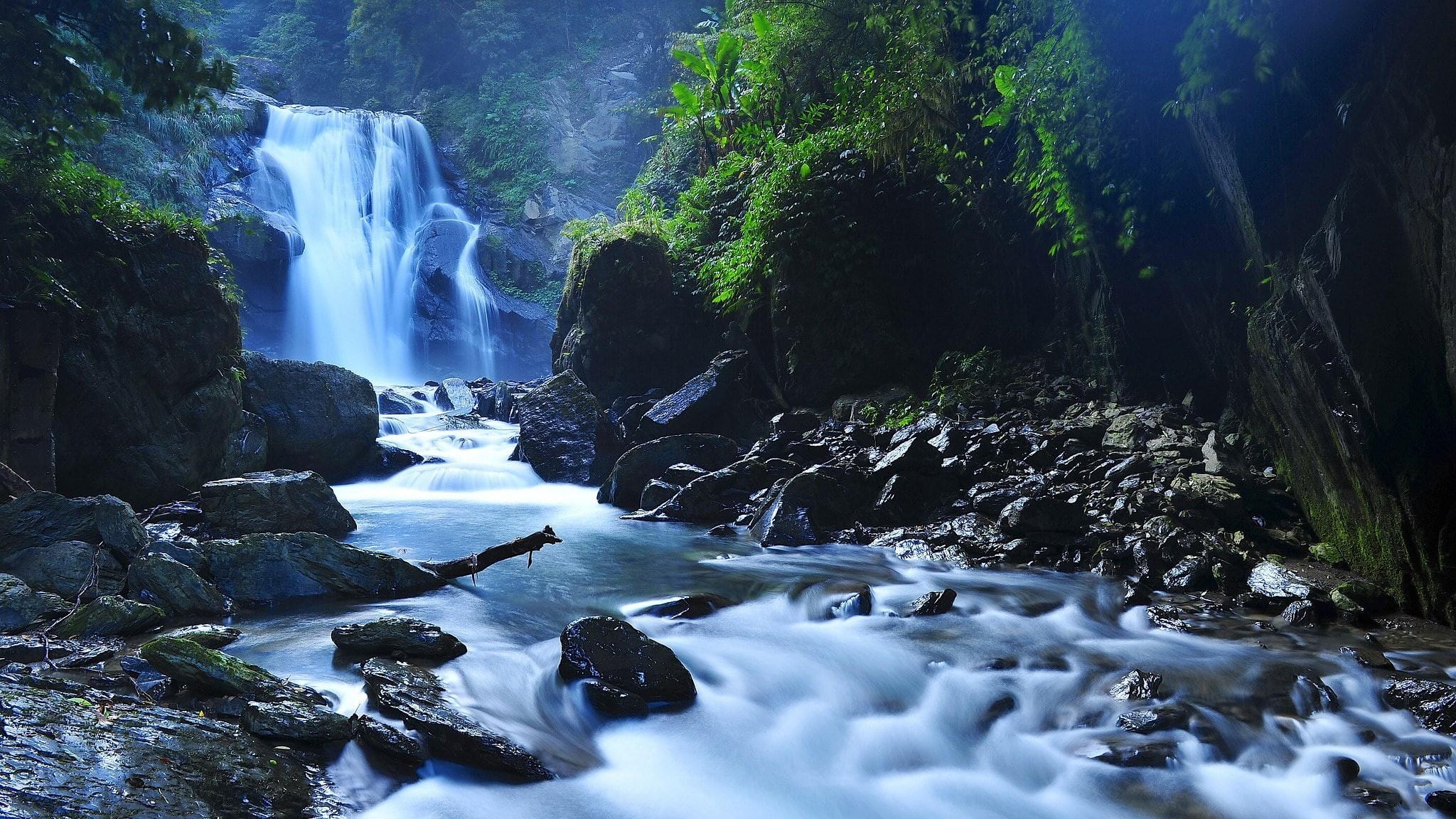 2048x1152 falling water, rock formation, outdoors