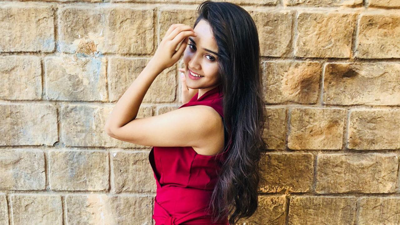 1280x720 Ashi Singh Wallpaper
