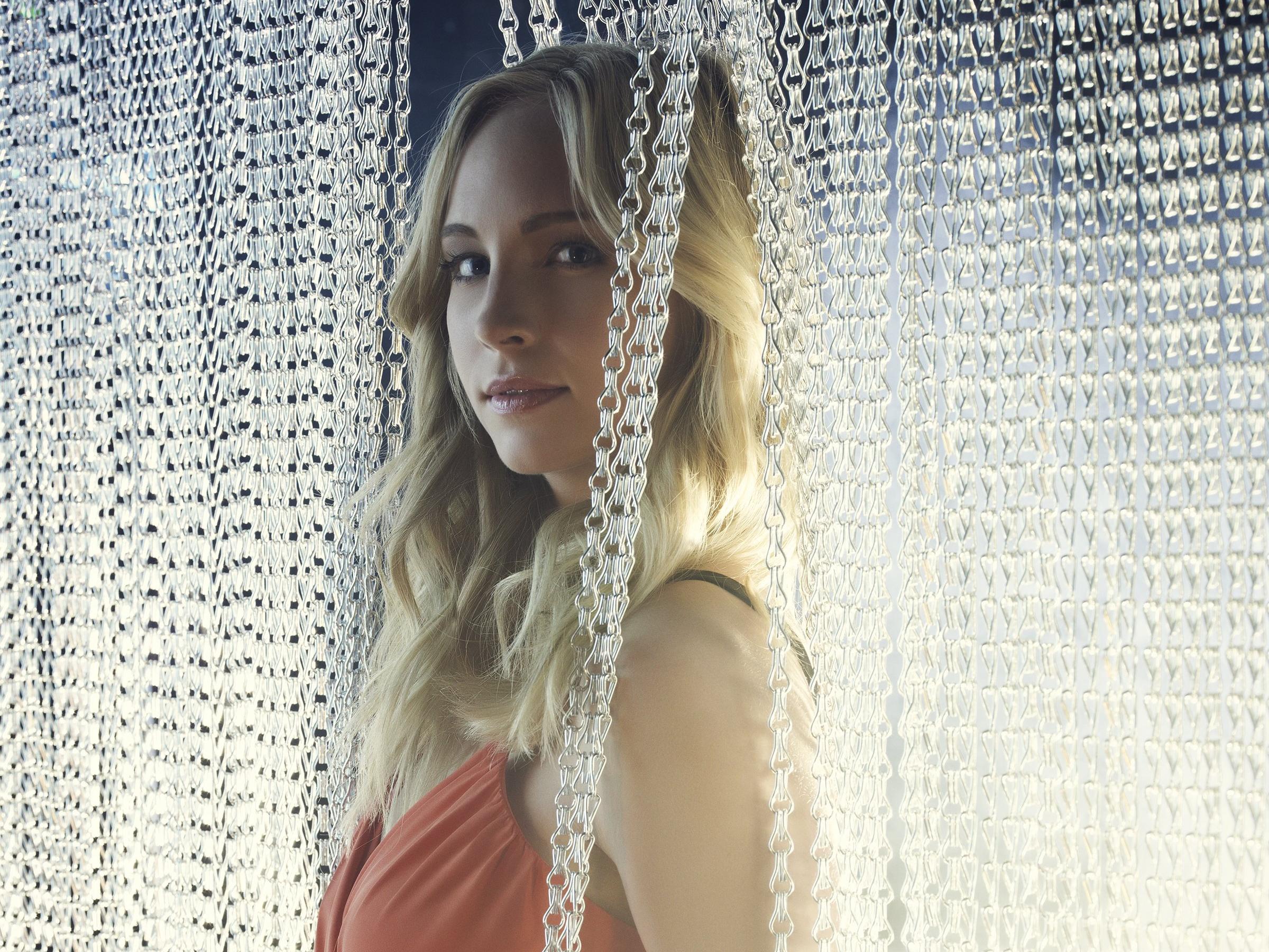 2400x1800 2400x1800 Candice King