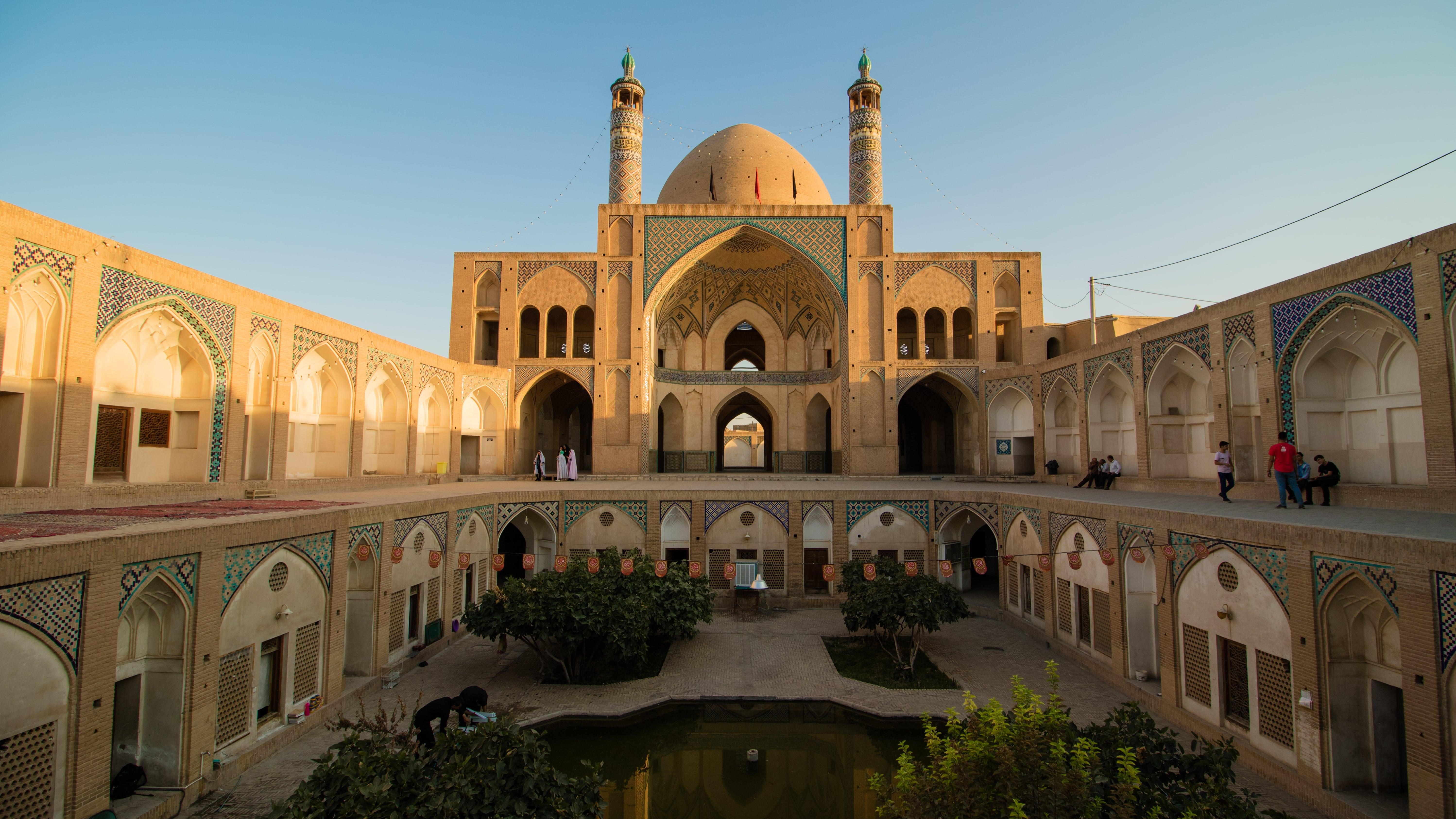 5994x3373 Kashan • Wander Spot Explore
