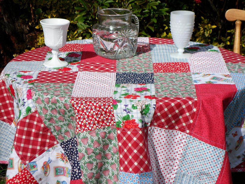 1024x768 Blueberry Patch: Stash Buster Quilted Round Table Cover and a Tutorial!