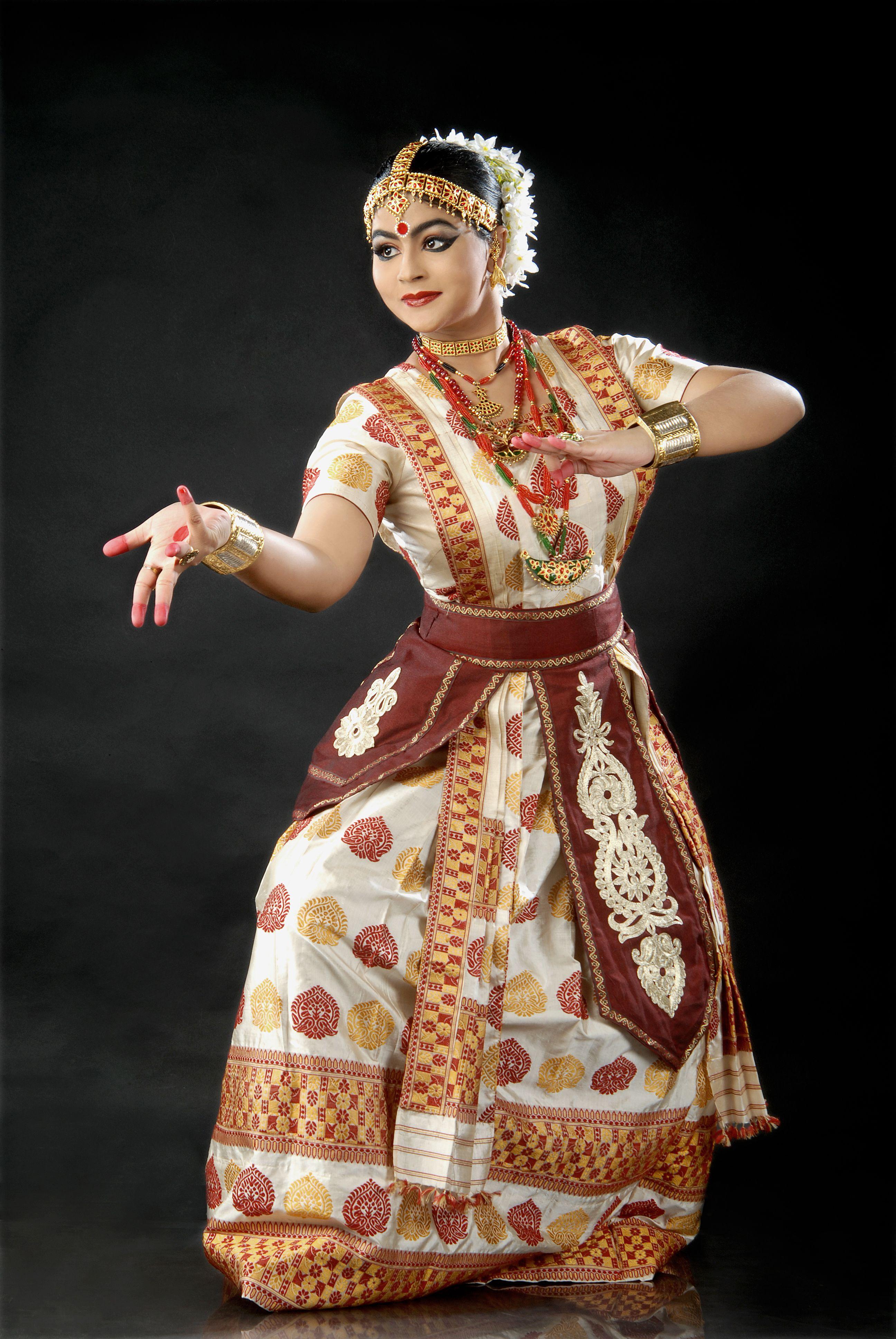 2592x3872 Sattriya dancer. Indian classical dance, Indian classical dancer, Indian dance