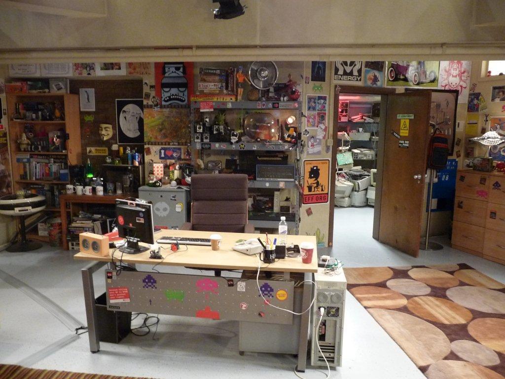 1024x768 The IT Crowd Set. The Centre for Computing History supplied