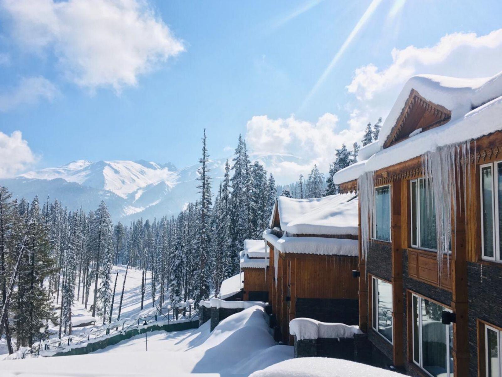 1600x1200 Photos: It's all white at India's best ski resort right now. Condé Nast Traveller India