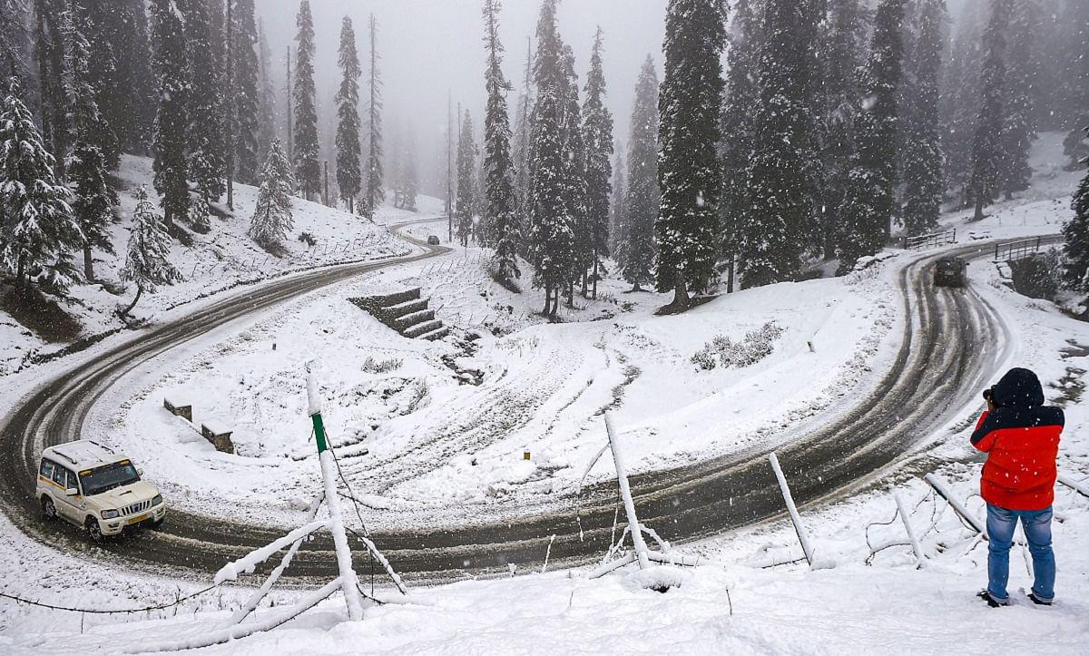 1200x723 Kashmir Gets First Snowfall Of Winter
