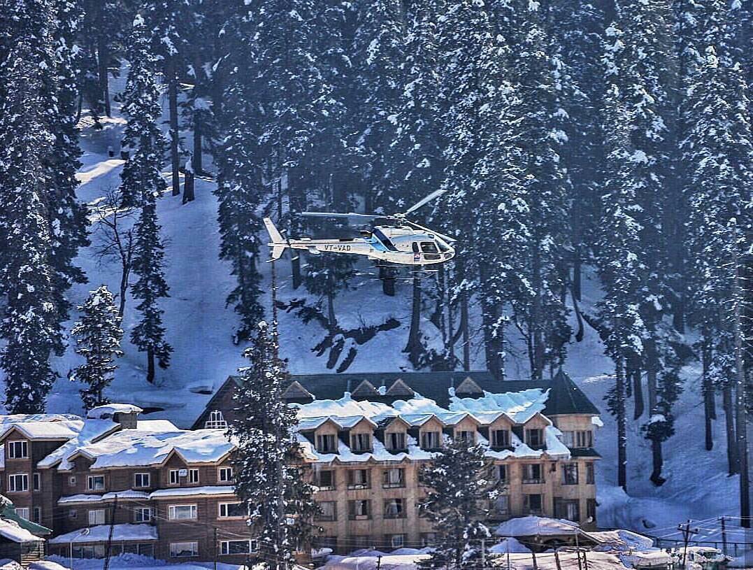 1077x815 Picture That Will Make You Plan a Trip To Gulmarg This Winter