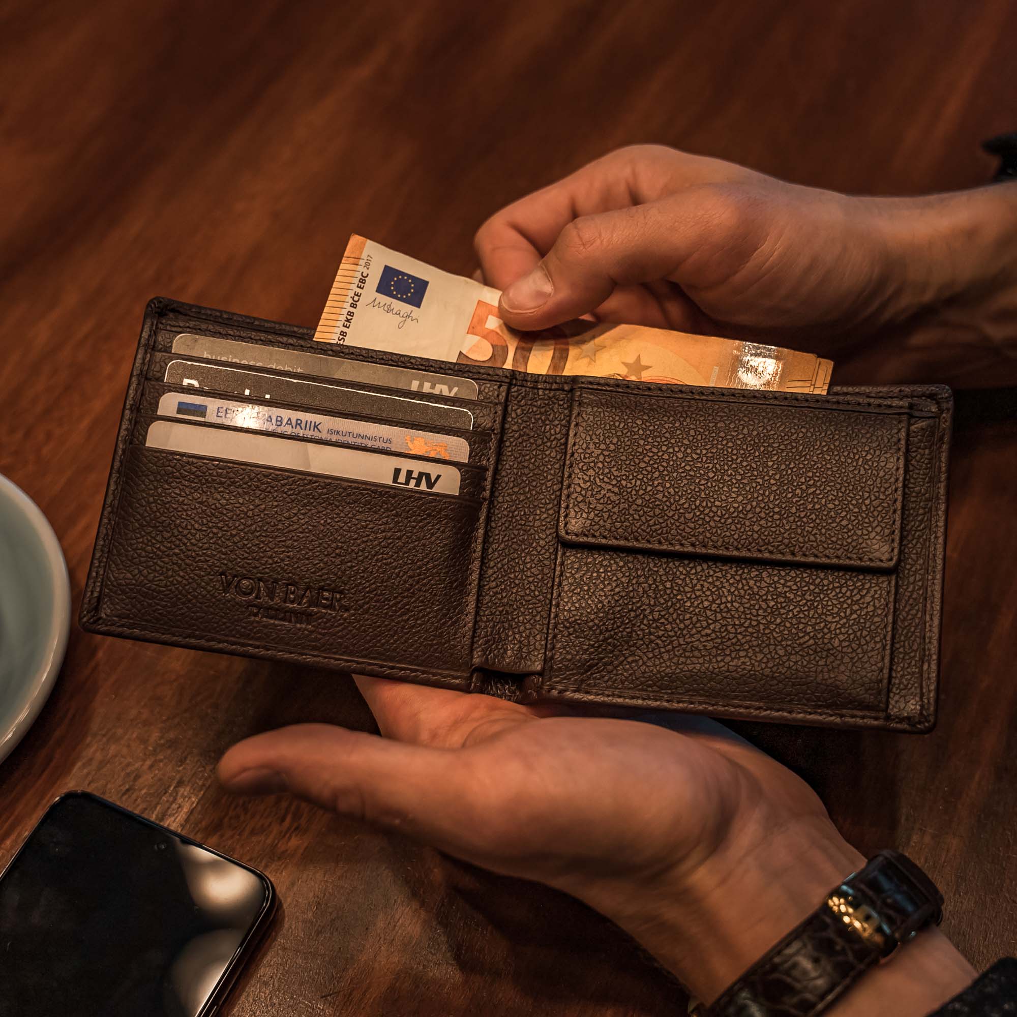 2000x2000 Leather wallets