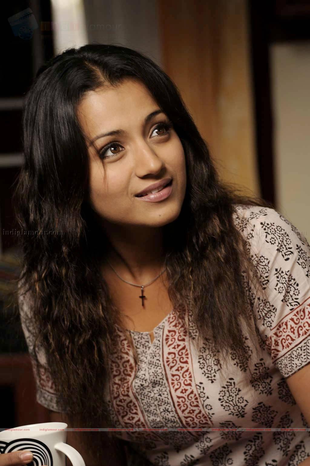 1024x1539 Download Vinnaithandi Varuvaya HD Trisha Smile Wallpaper