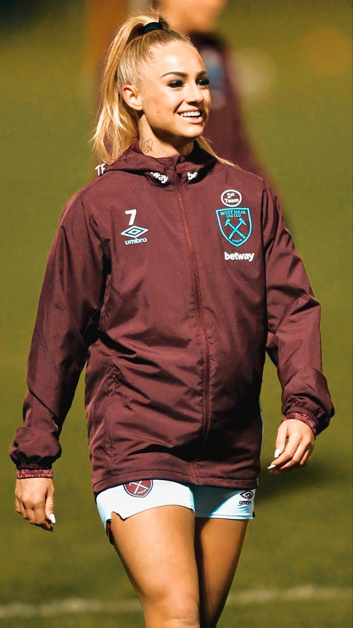 1153x2048 TF Sport Edit (de volta!) Leihrmann. Wallpaper Requested #AlishaLeihrmann #WestHam