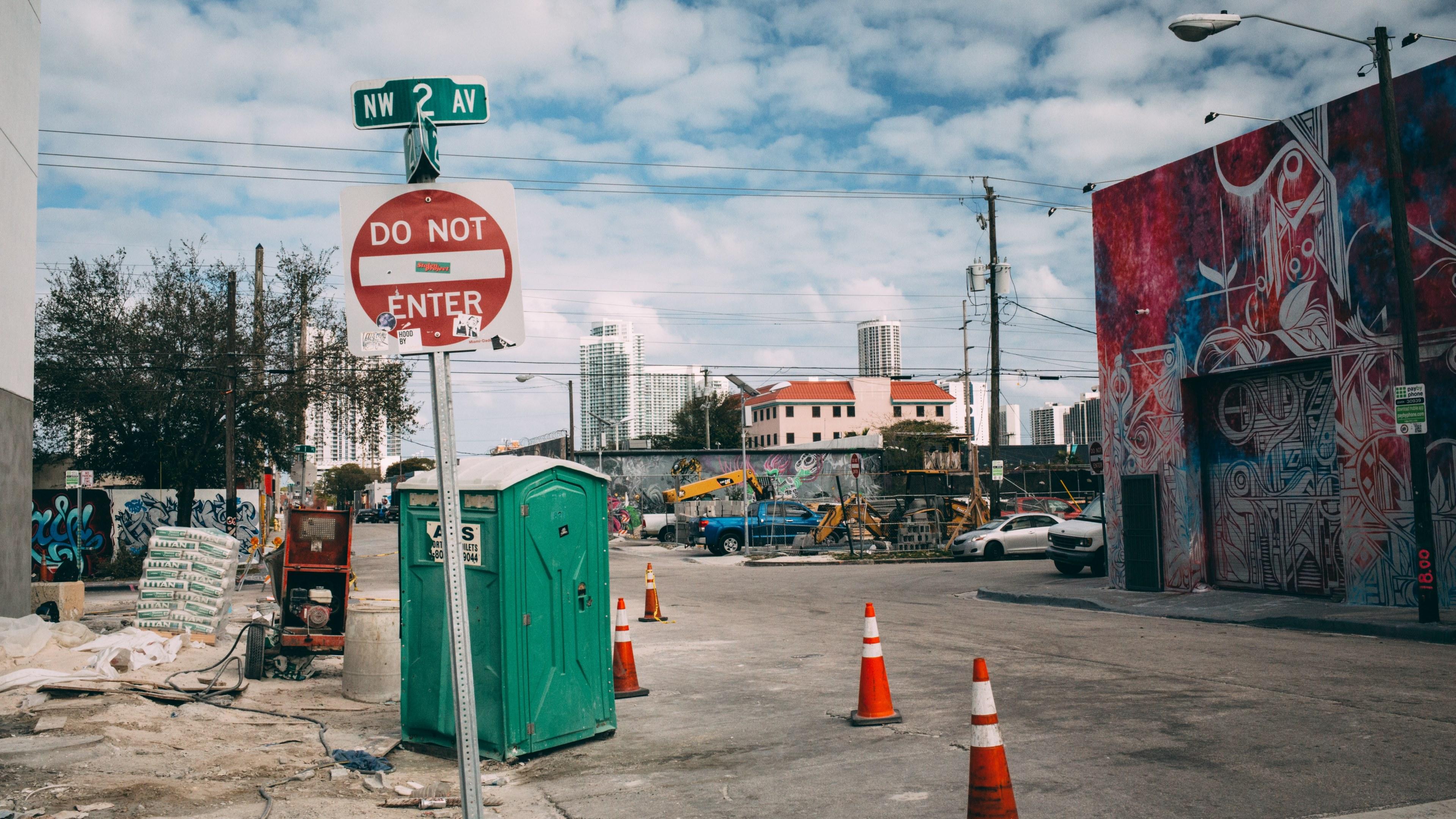 3840x2160 Wallpaper / a do not enter sign porta potty old graffitied building pylons and more in an urban city, urban cityscape shot 4k wallpaper free download