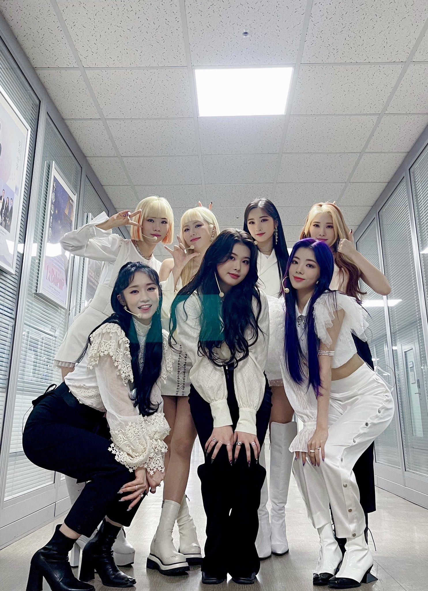 1484x2048 purple kiss pics