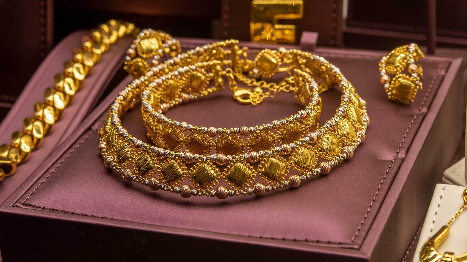 Gold Necklace Wallpapers - Top Free Gold Necklace Backgrounds