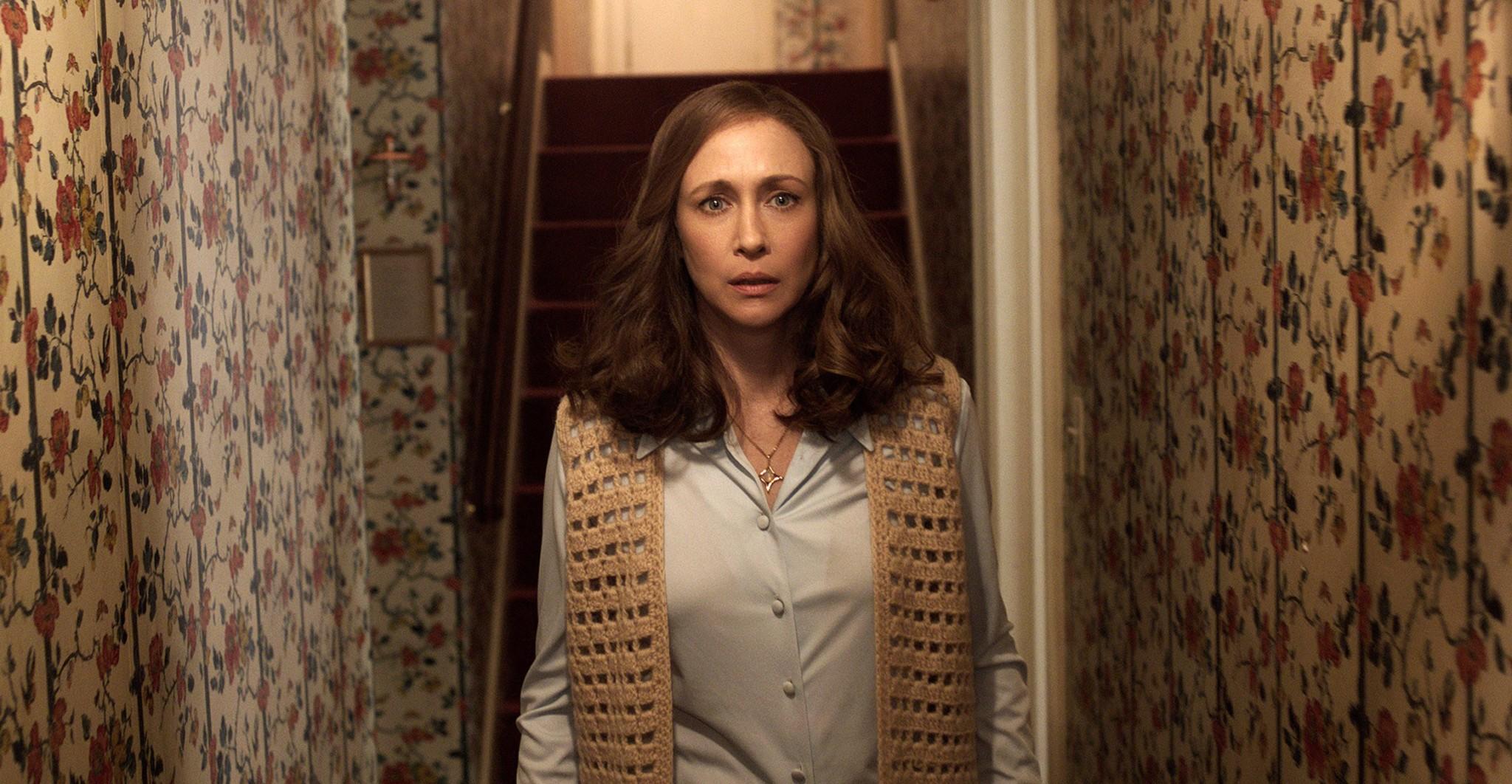2048x1062 The Conjuring 2 Vera Farmiga Wallpaper:2048x1062