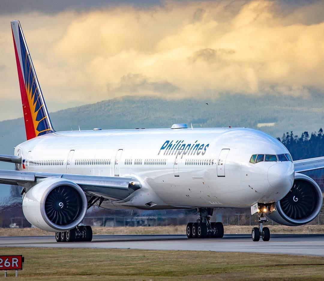 1080x936 Download Philippine Airlines On Airport Runway Wallpaper