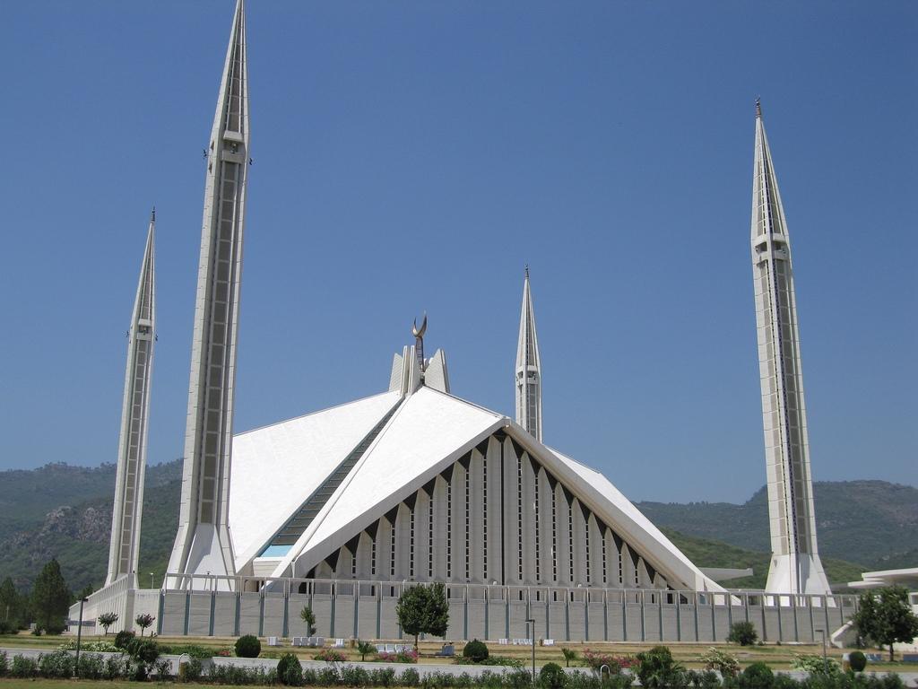 1024x768 Faisal Mosque HD Wallpaper