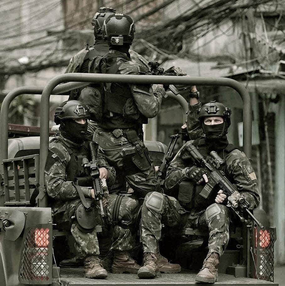 908x911 Brazilian Army Special Forces soldier's in Rio, 2018
