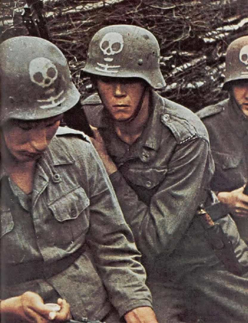 832x1080 Finnish Soldiers With Skulls On Their Helmets World War 2