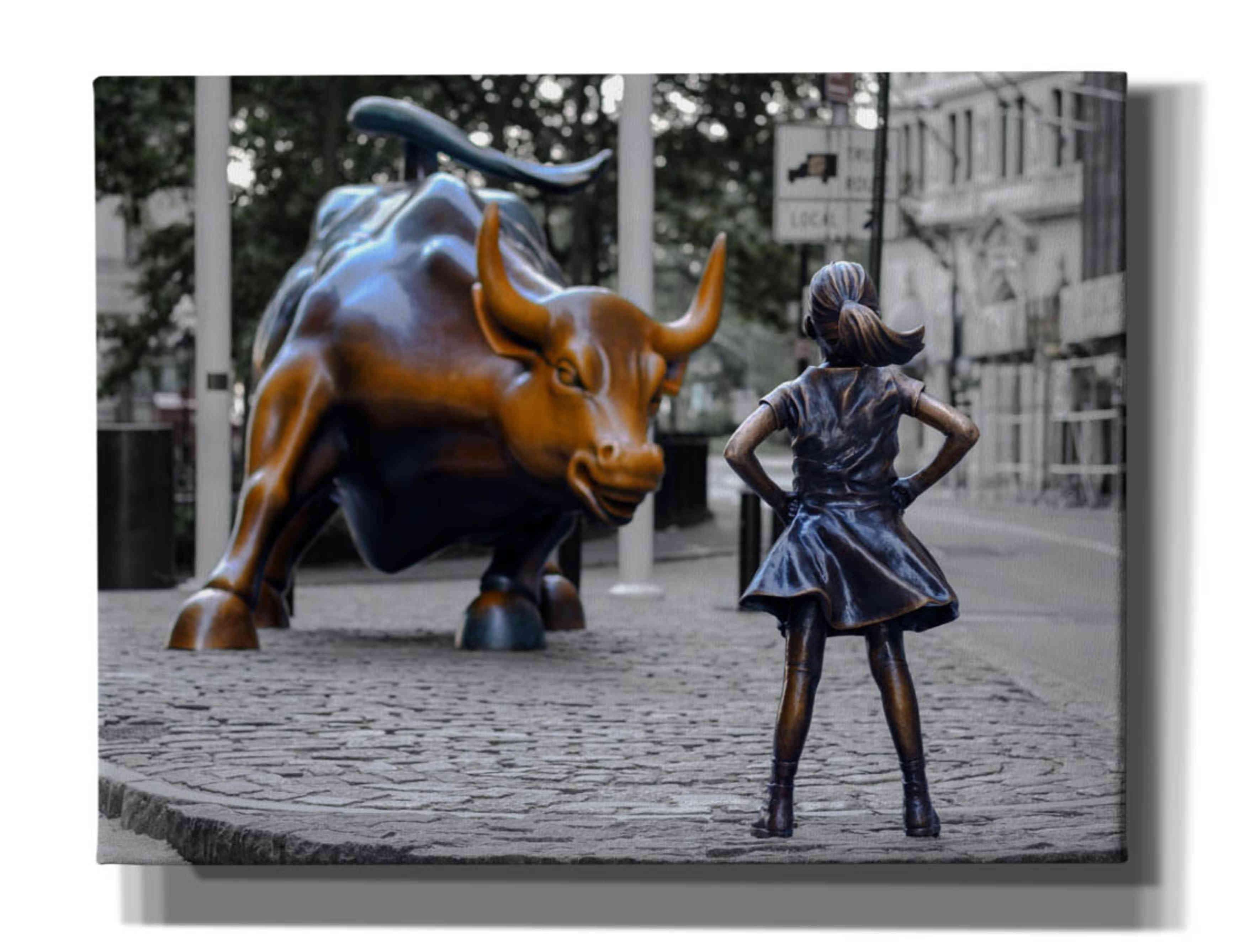 3500x2675 Epic Graffiti 'Fearless Girl and Charging Bull of Wallstreet, ' Canvas Wall Art, 34x26