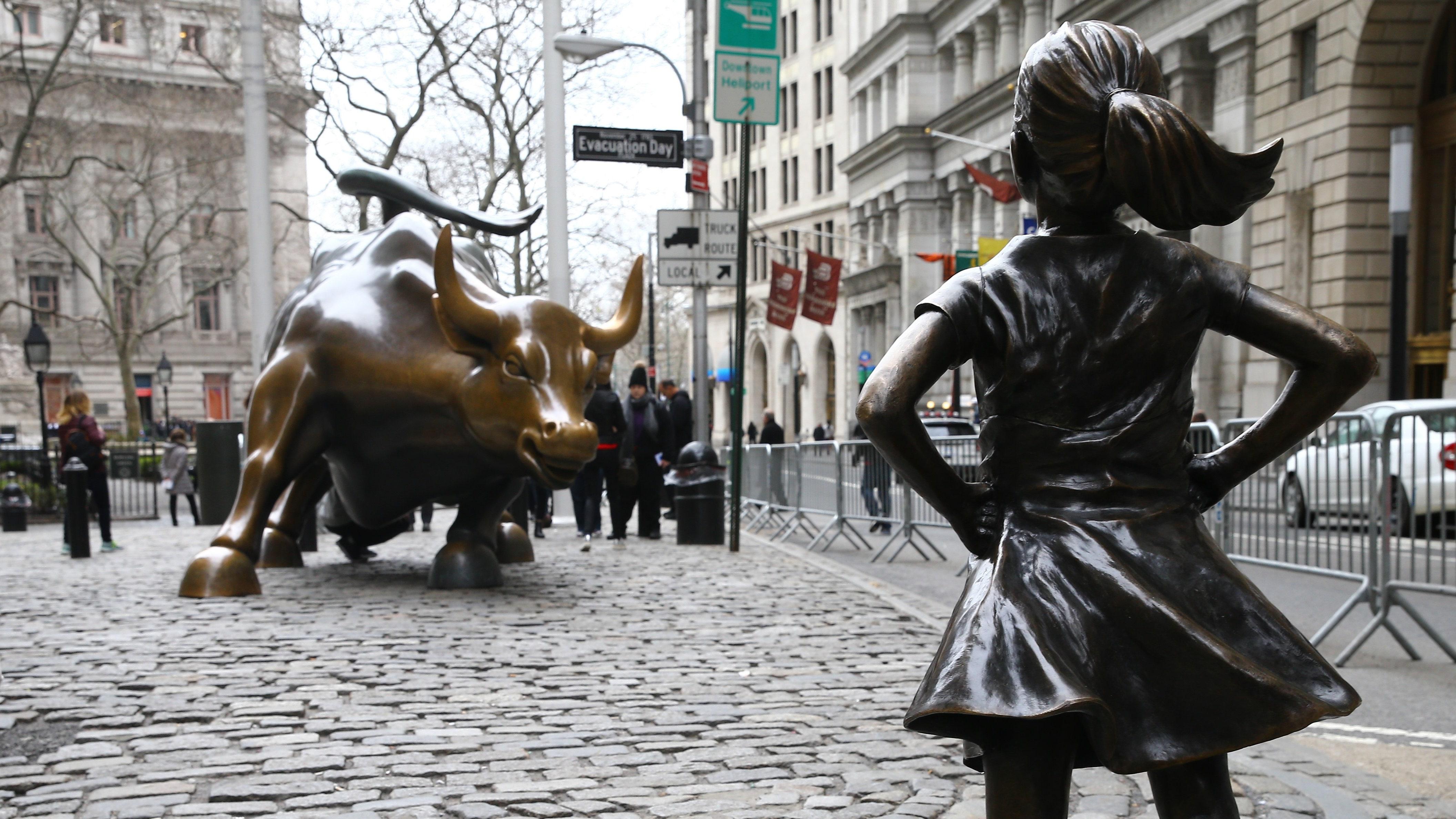 4224x2376 Charging Bull' Artist Calls for Removal of 'Fearless Girl' Statue