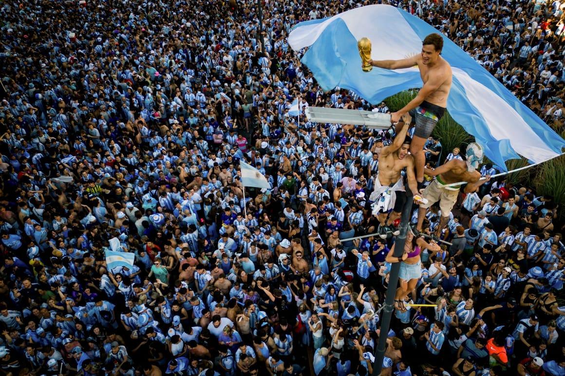 1160x773 Argentina, caught in economic depression, gets something to cheer in World Cup win