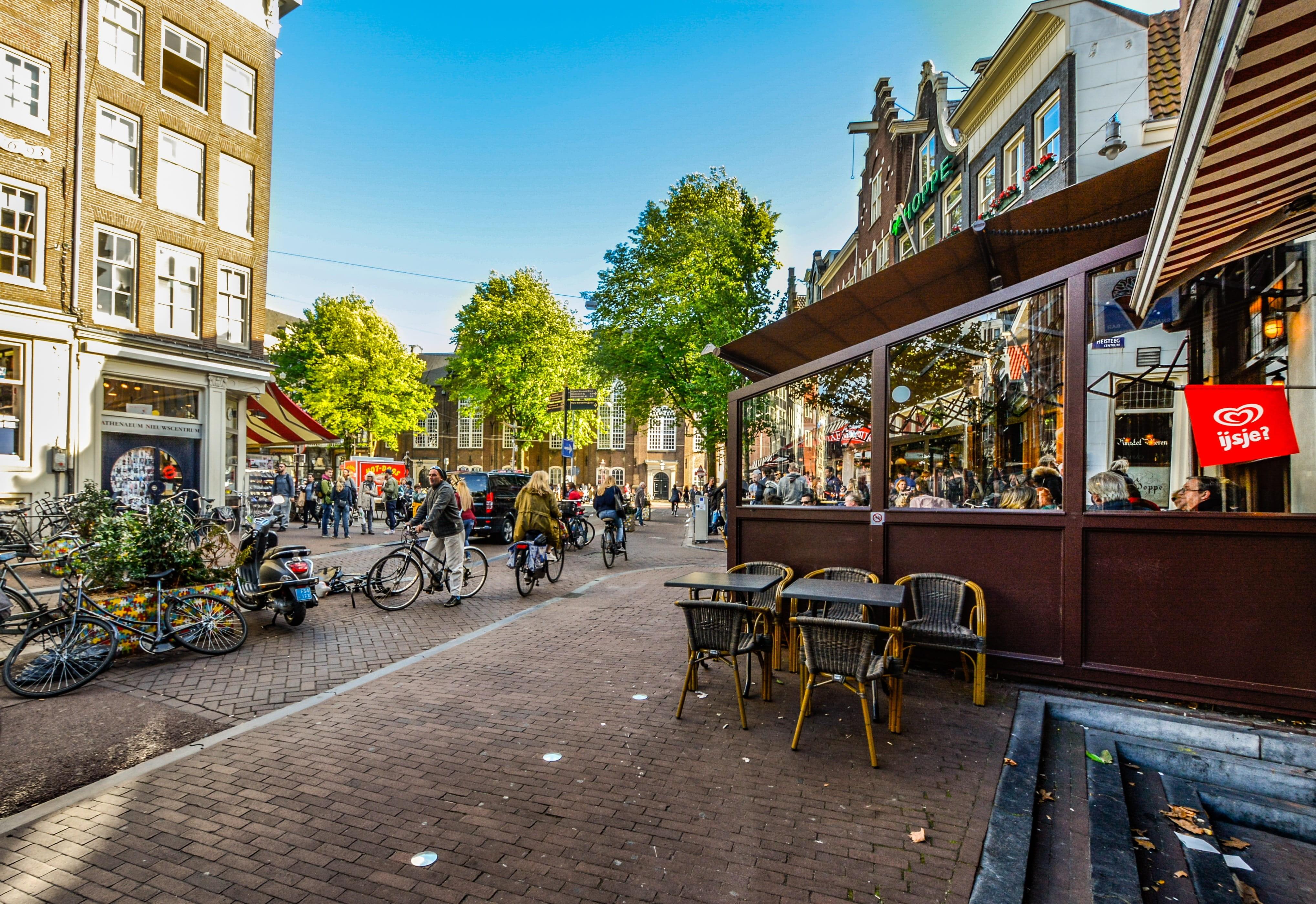 4075x2798 Wallpaper / restaurant, transportation, bicycles, plant, nature, day, historic, outdoors, 4K, Holland, crowd, real people, group of people, city life, street, Cafe free download