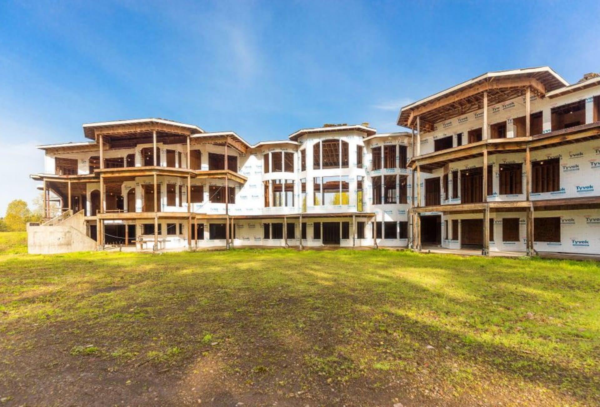 1920x1304 Square Foot Unfinished Oregon Mega Mansion (PHOTOS)