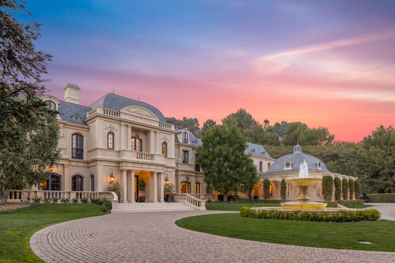1280x854 Mark Wahlberg's Beverly Hills Megamansion Returns to the Market for $79.5 Million