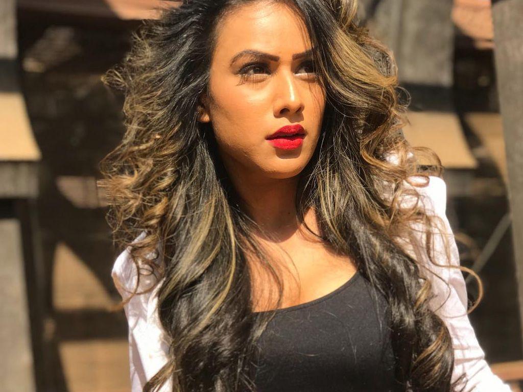 1024x768 Nia Sharma Wallpaper
