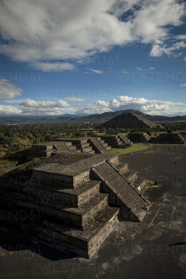 738x1106 Calzada de los Muertos, Teotihuacan, Mexico