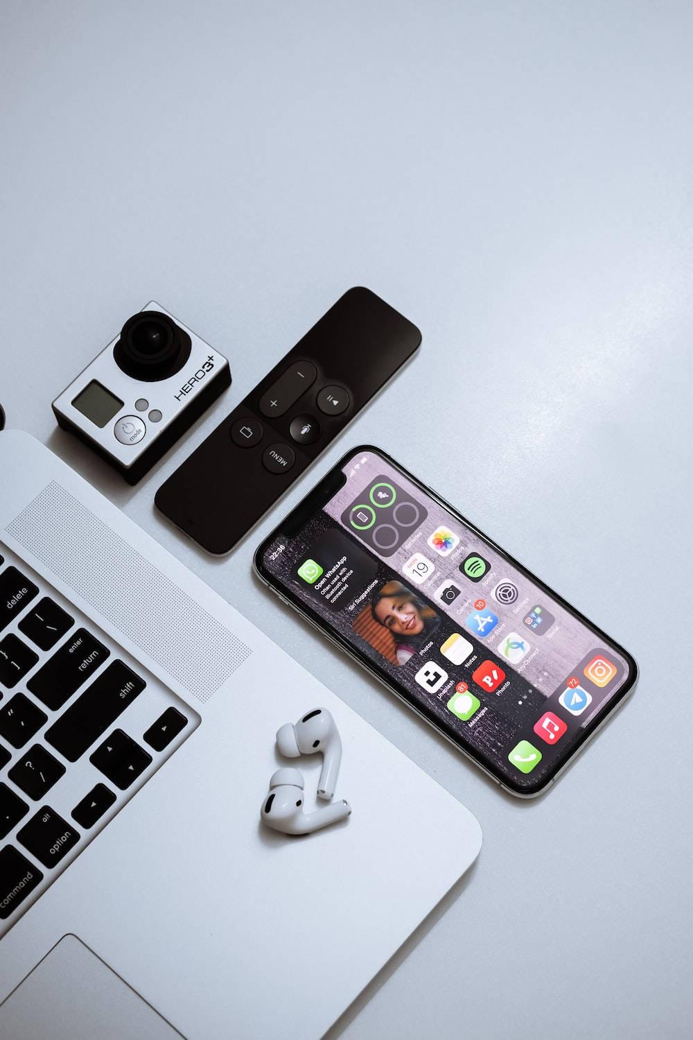 1000x1500 Download Electronic Products Technology Gadgets Wallpaper