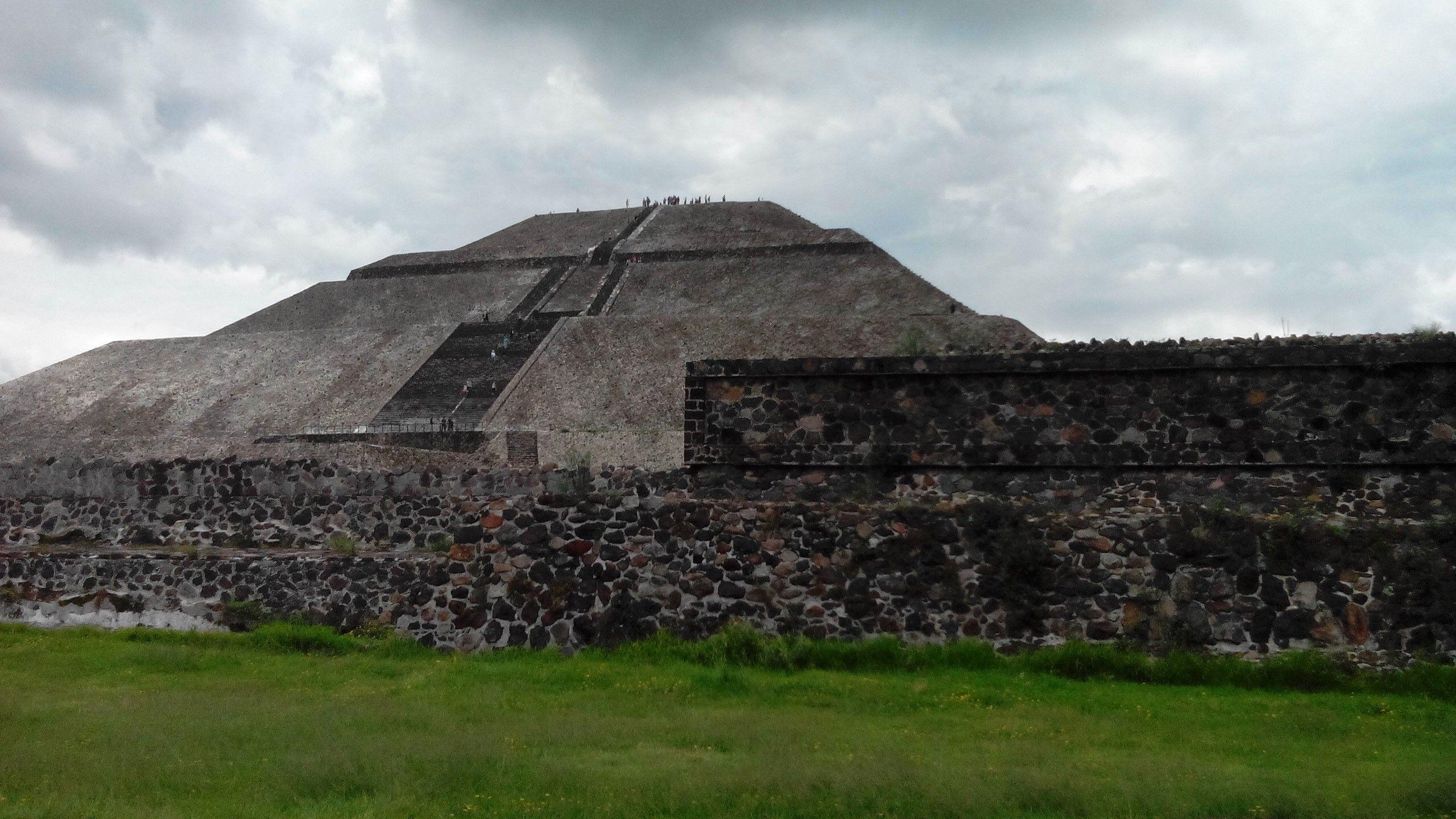 2560x1440 Wallpaper / aztec, pyramids, cloud, travel destinations, mexico, ancient, old ruin, built structure, nature, history, sky, the past, teotihuacan, no people, outdoors free download